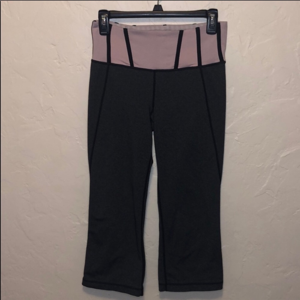 SOLD Lululemon Grey Yoga Capri Pants Pink Band Size 6 - Picture 3 of 6